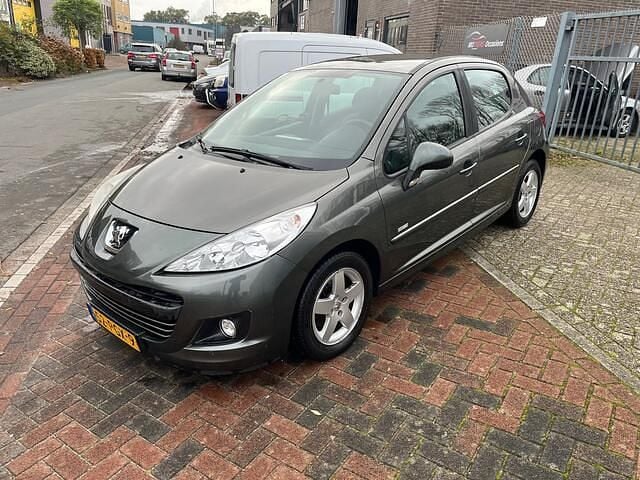 Grijs (metallic) Gebruikt 2011 Peugeot 207 Hatchback | € 1.999 (Eerlijke prijs) - Afbeelding 1/4