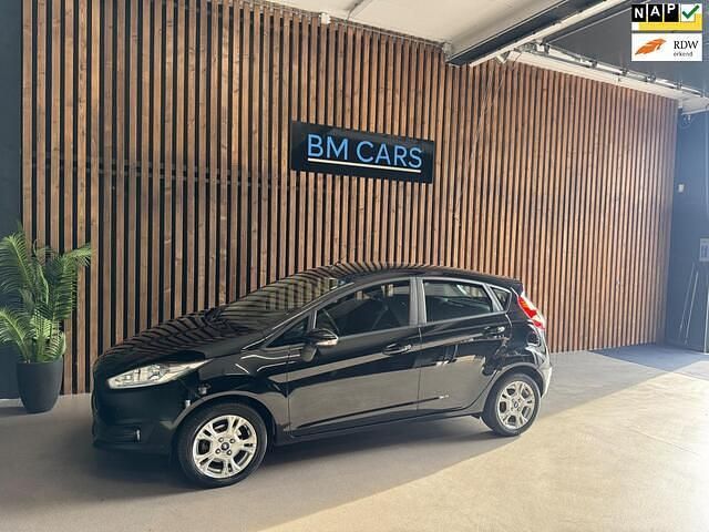 Zwart Gebruikt 2016 Ford Fiesta Style Hatchback | € 6.195 (Goede deal) - Afbeelding 1/4
