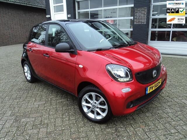 Rood (metallic) Gebruikt 2017 Smart ForFour Hatchback | € 9.999 (Eerlijke prijs) - Afbeelding 1/4