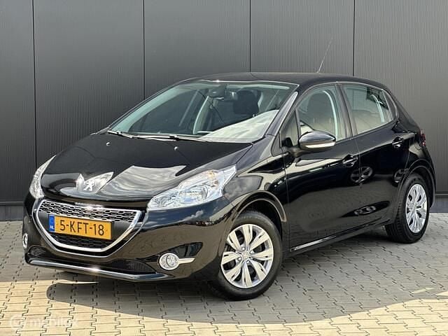 Zwart Gebruikt 2013 Peugeot 208 Envy Hatchback | € 5.998 (Eerlijke prijs) - Afbeelding 1/4