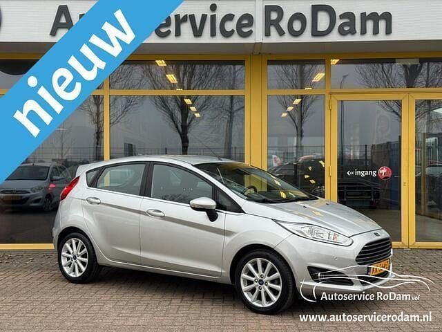Grijs Occasion 2016 Ford Fiesta Titanium Hatchback | € 11.350 (Eerlijke prijs) - Afbeelding 1/4