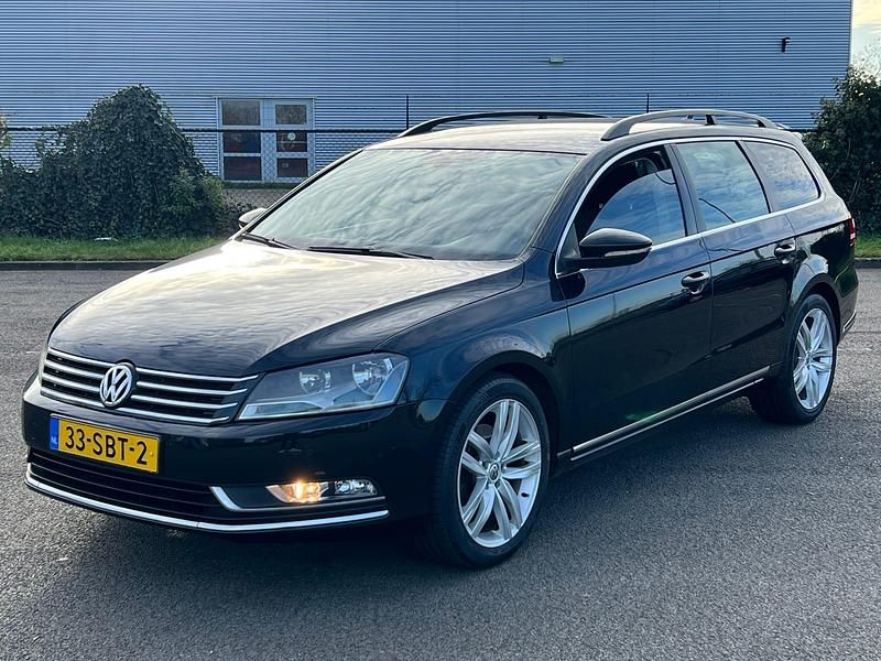 Zwart Occasion 2011 VW Passat Comfortline Stationwagen | € 6.250 (Eerlijke prijs) - Afbeelding 1/4