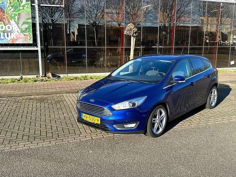 Blauw Gebruikt 2016 Ford Focus Titanium Hatchback | € 8.000 (Goede deal) - Afbeelding 1/4