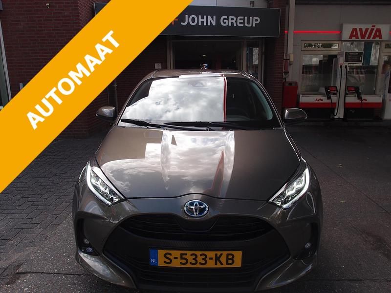 Groen Gebruikt 2023 Toyota Yaris Hybrid Hatchback | € 21.950 (Eerlijke prijs) - Afbeelding 1/4