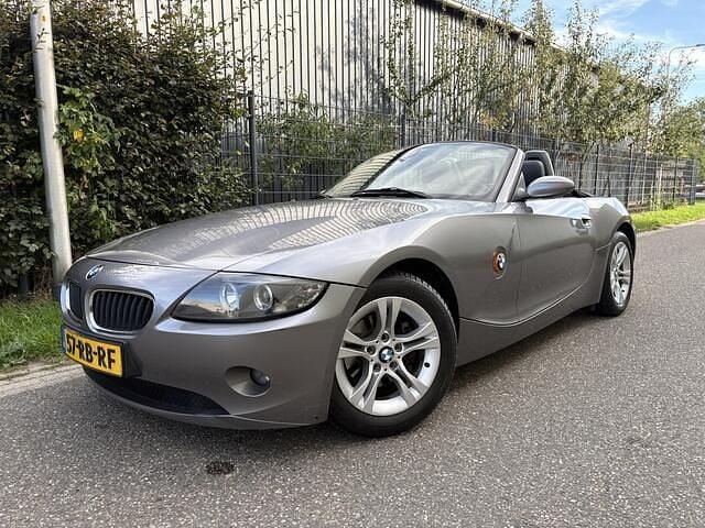 Grijs Gebruikt 2005 BMW Z4 Cabriolet | € 6.750 (Eerlijke prijs) - Afbeelding 1/4