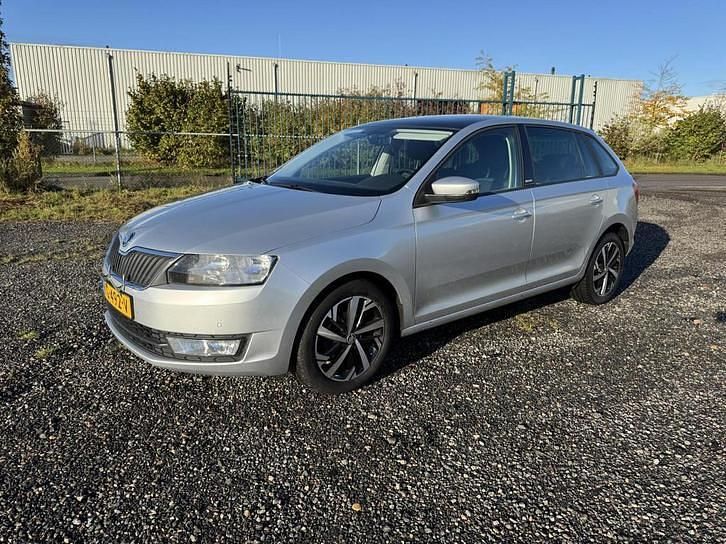 Grijs Gebruikt 2017 Skoda Rapid Joy Hatchback | € 6.999 (Eerlijke prijs) - Afbeelding 1/4