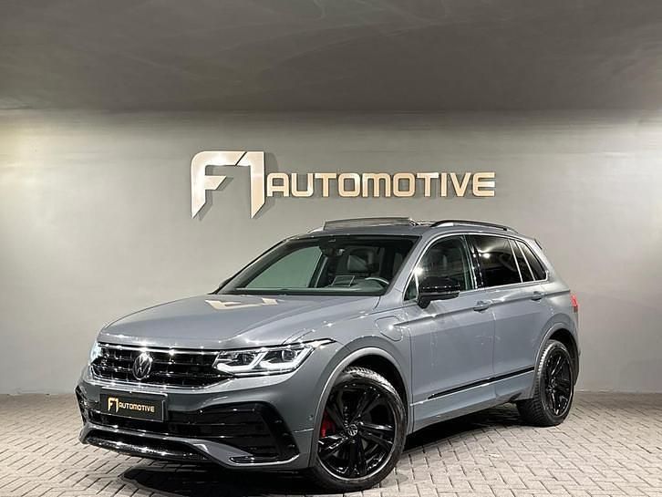 Grijs (metallic) Gebruikt 2022 VW Tiguan R-line SUV | € 37.995 (Duur) - Afbeelding 1/3