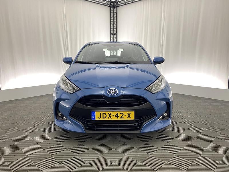 Occasion Toyota Yaris Hybrid 2021 Blauw Hatchback