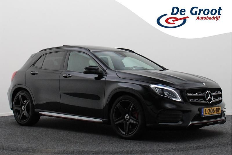 Zwart (metallic) Gebruikt 2017 Mercedes GLA250 SUV | € 23.950 (Eerlijke prijs) - Afbeelding 1/4