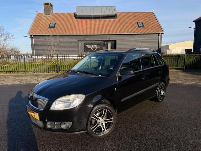 Zwart (metallic) Occasion 2009 Skoda Fabia Comfort Stationwagen | € 2.700 (Eerlijke prijs) - Afbeelding 1/4