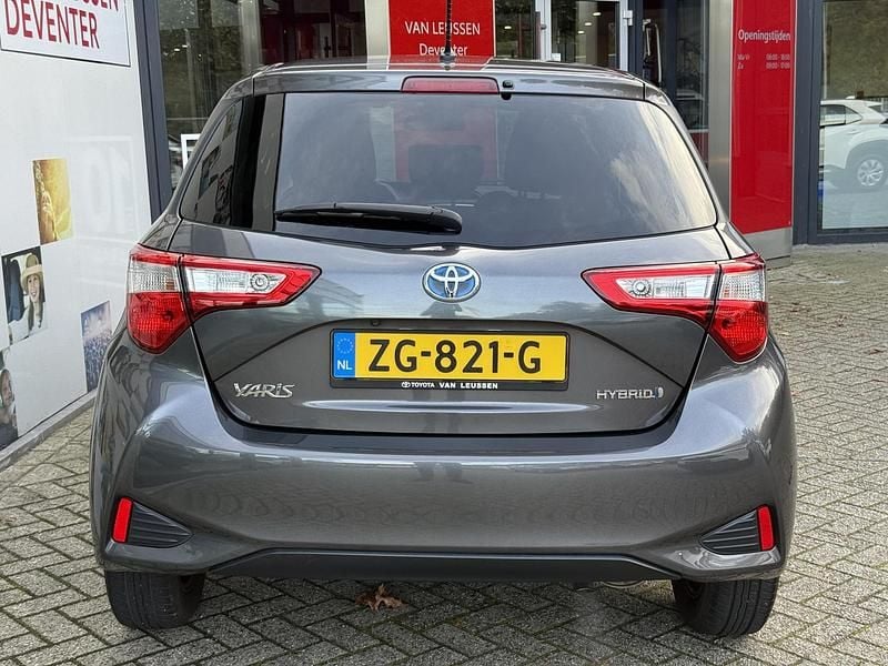 Occasion Toyota Yaris Hybrid 101 PK (74 kW) 2019 Grijs Hatchback