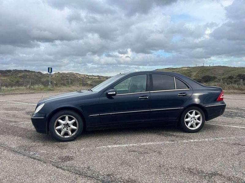 Blauw Gebruikt 2001 Mercedes C200 Elegance Sedan | € 2.250 (Goede deal) - Afbeelding 1/4