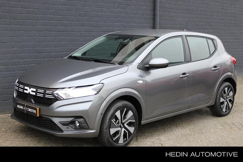 Grijs Gebruikt 2024 Dacia Sandero Expression Hatchback | € 18.480 (Eerlijke prijs) - Afbeelding 1/4