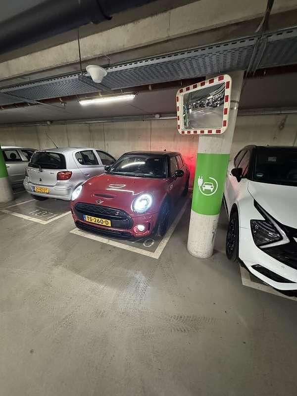Rood Occasion 2018 Mini Cooper S Clubman Stationwagen | € 18.500 (Iets duurder) - Afbeelding 1/2
