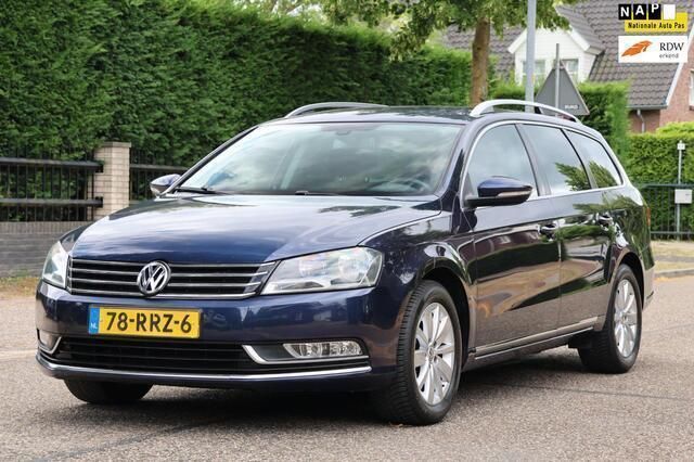Blauw Gebruikt 2011 VW Passat Comfortline Stationwagen | € 6.395 (Eerlijke prijs) - Afbeelding 1/4