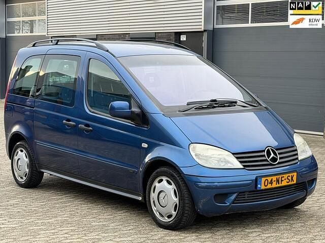 Blauw (metallic) Gebruikt 2003 Mercedes Vaneo MPV | € 2.499 - Afbeelding 1/4