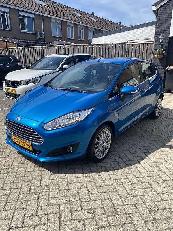 Blauw Gebruikt 2013 Ford Fiesta Titanium Hatchback | € 4.950 (Goede deal) - Afbeelding 1/4