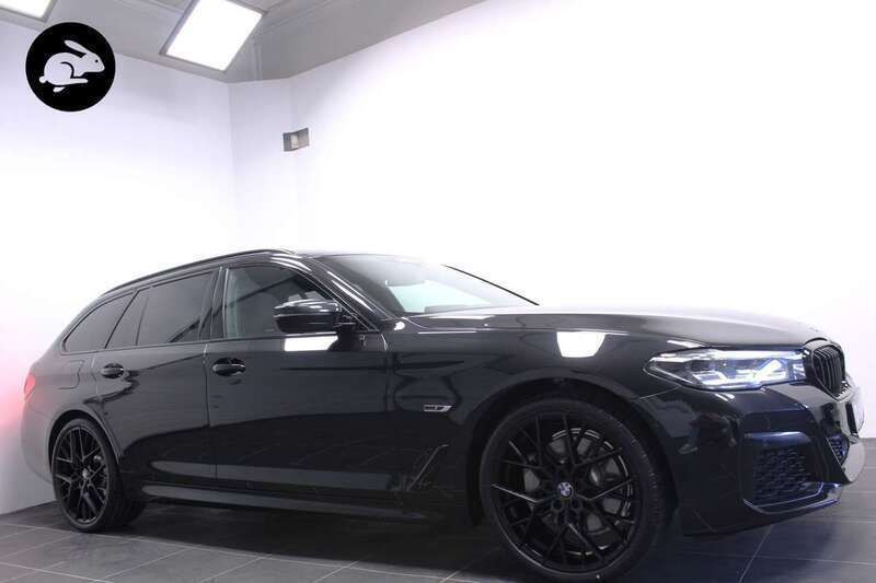 Zwart, metallic lak Gebruikt 2023 BMW 530 M Sport Stationwagen | € 47.900 (Goede deal) - Afbeelding 1/4