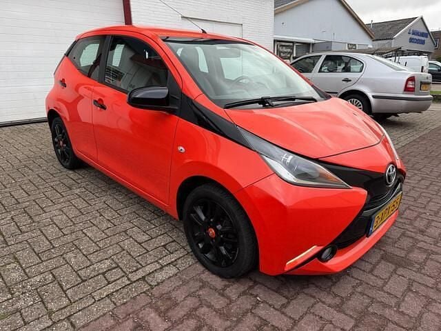 Occasion Toyota Aygo X-cite 69 PK (50 kW) 2014 Oranje Hatchback