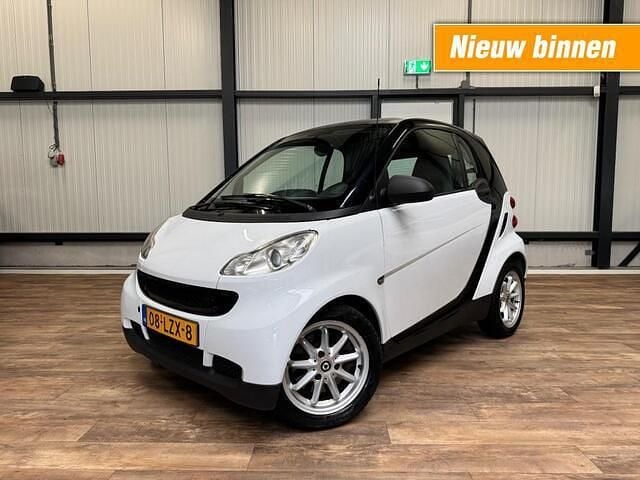 Zwart Gebruikt 2010 Smart ForTwo Coupé Pure Coupé | € 3.490 (Eerlijke prijs) - Afbeelding 1/4