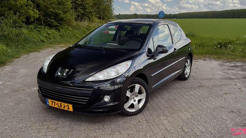 Zwart Gebruikt 2010 Peugeot 207 Hatchback | € 2.500 (Eerlijke prijs) - Afbeelding 1/4