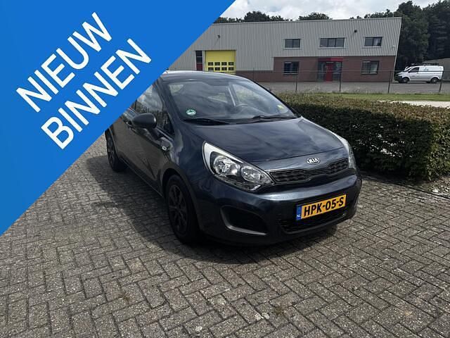 Blauw Gebruikt 2013 Kia Rio Comfort Hatchback | € 6.750 (Eerlijke prijs) - Afbeelding 1/4