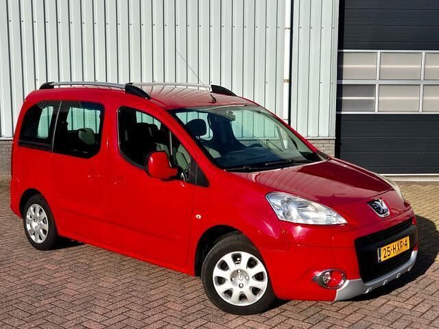 Rood Gebruikt 2009 Peugeot Partner Tepee MPV | € 2.895 - Afbeelding 1/4