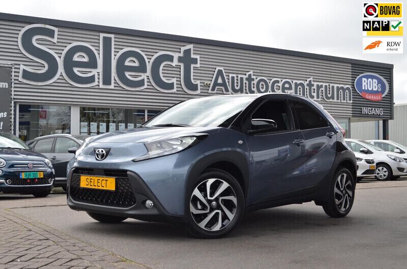 Blauw Gebruikt 2024 Toyota Aygo Pulse Hatchback | € 19.900 (Goede deal) - Afbeelding 1/3