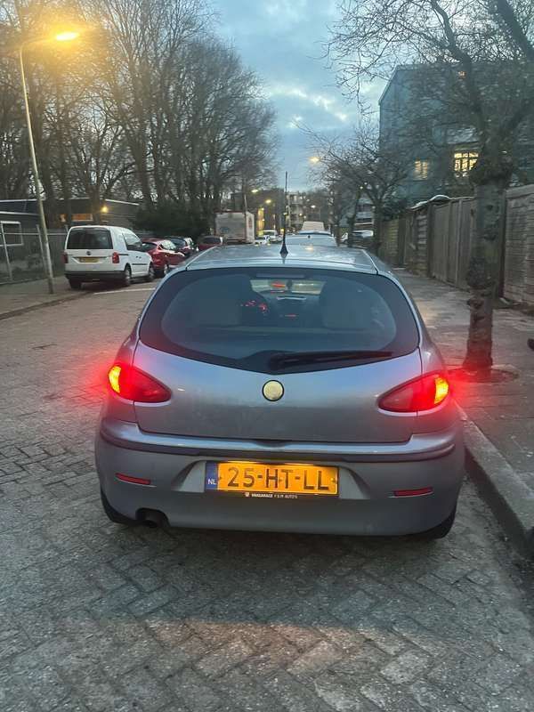 Blauw Gebruikt 2001 Alfa Romeo 147 Hatchback | € 2.300 (Duur) - Afbeelding 1/4