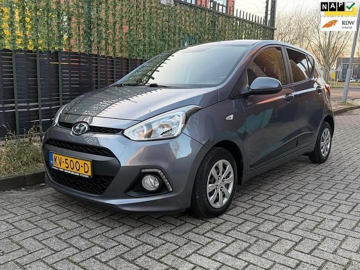 Grijs (metallic) Gebruikt 2017 Hyundai i10 GO! Hatchback | € 6.490 (Goede deal) - Afbeelding 1/4