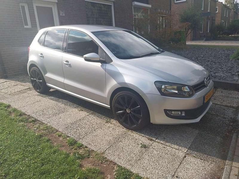 Zilver Gebruikt 2010 VW Polo Hatchback | € 3.200 (Eerlijke prijs) - Afbeelding 1/4