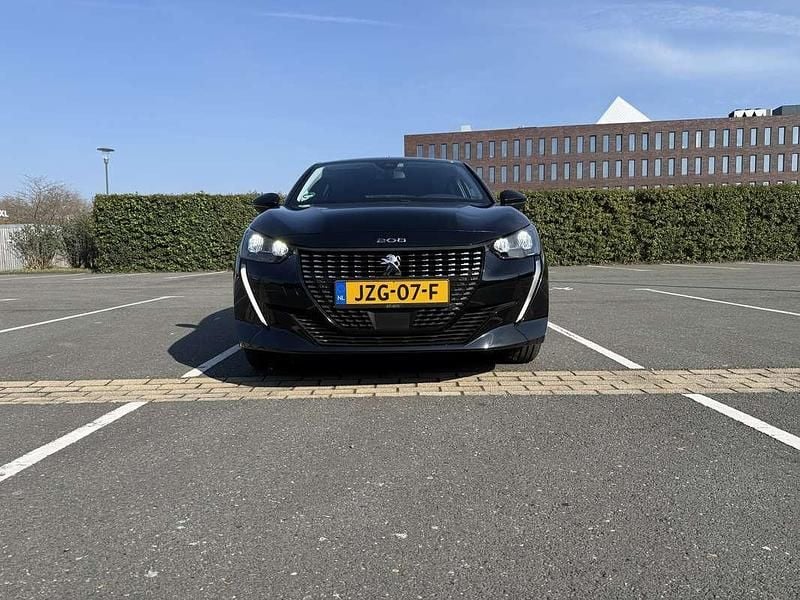 Occasion Peugeot 208 Allure 101 PK (74 kW) 2022 Zwart Hatchback
