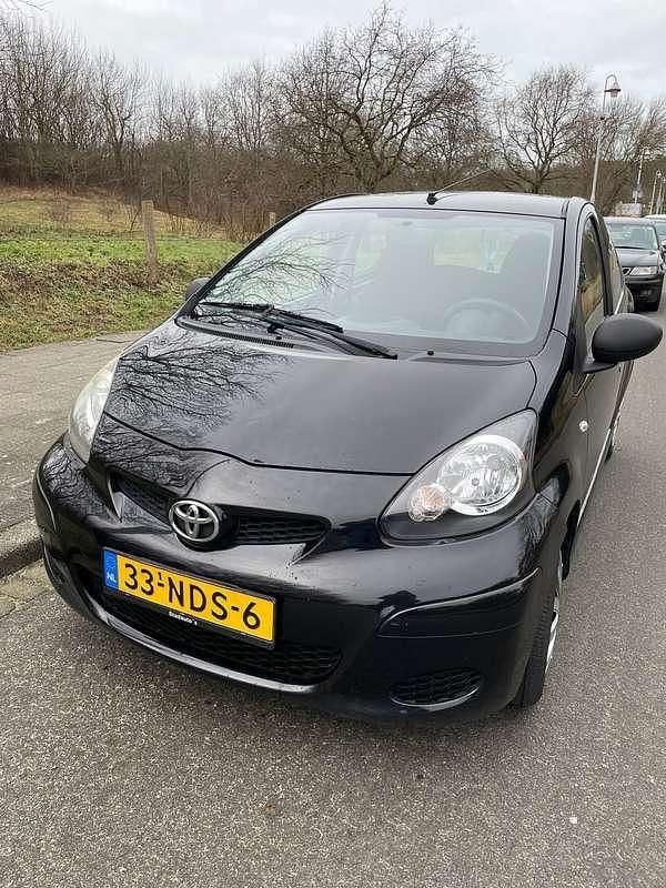 Occasion Toyota Aygo 68 PK (50 kW) 2010 Zwart Hatchback
