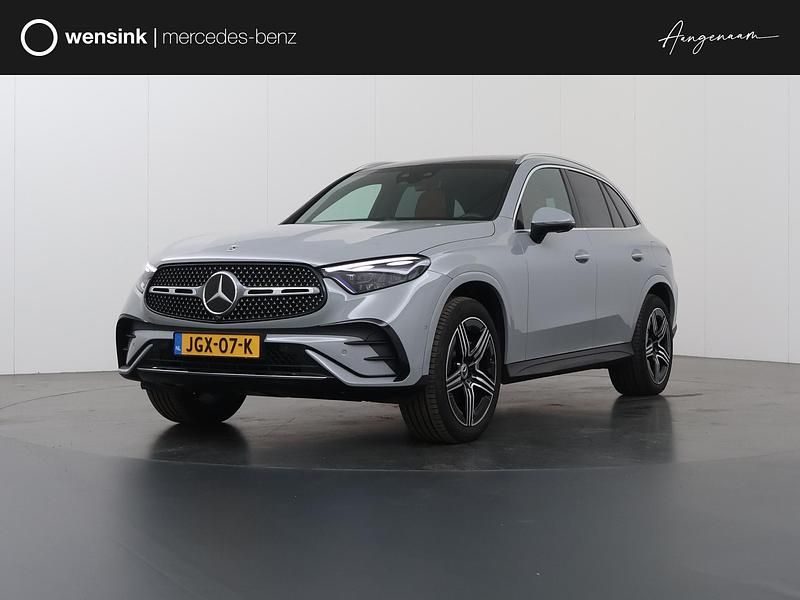 Grijs Gebruikt 2025 Mercedes GLC400d Sport Edition SUV | € 79.850 - Afbeelding 1/4