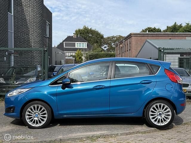 Occasion Ford Fiesta Titanium 101 PK (74 kW) 2013 Blauw Hatchback