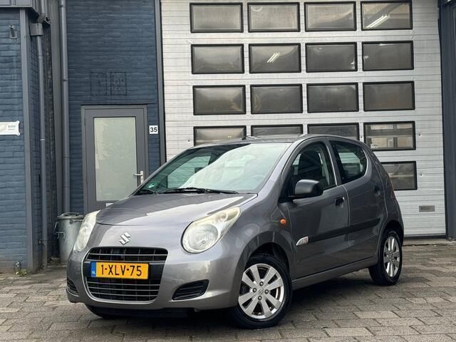 Grijs, metallic lak Gebruikt 2014 Suzuki Alto Hatchback | € 7.395 (Eerlijke prijs) - Afbeelding 1/4