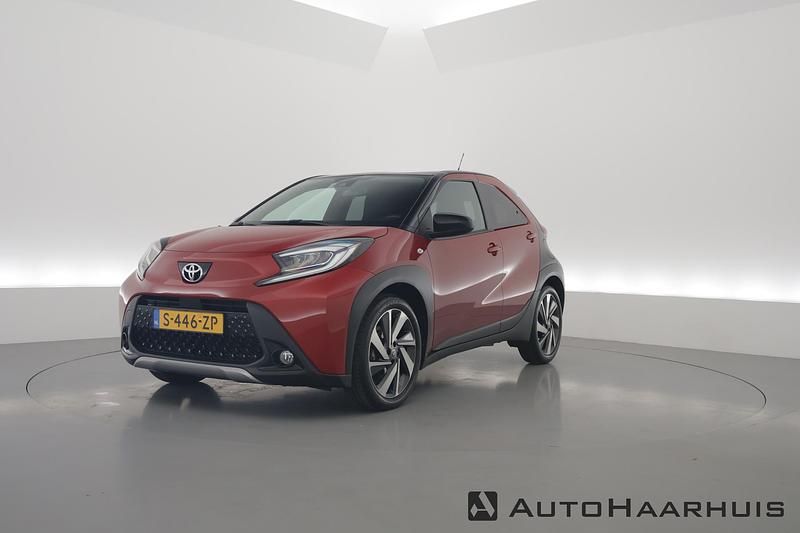 Rood Gebruikt 2023 Toyota Aygo X Envy SUV | € 17.900 - Afbeelding 1/3