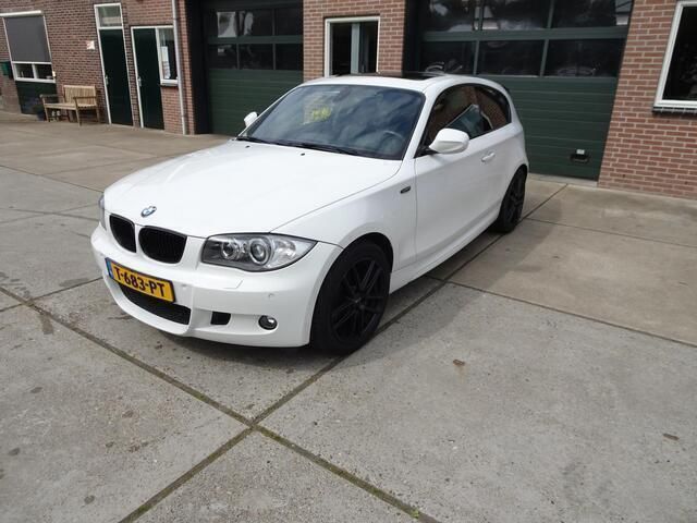 Wit Gebruikt 2010 BMW 118 Executive Hatchback | € 7.450 (Duur) - Afbeelding 1/4
