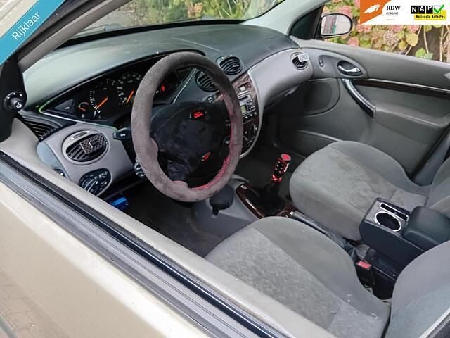 Occasion Ford Focus Ghia 116 PK (85 kW) 2000 Beige Sedan
