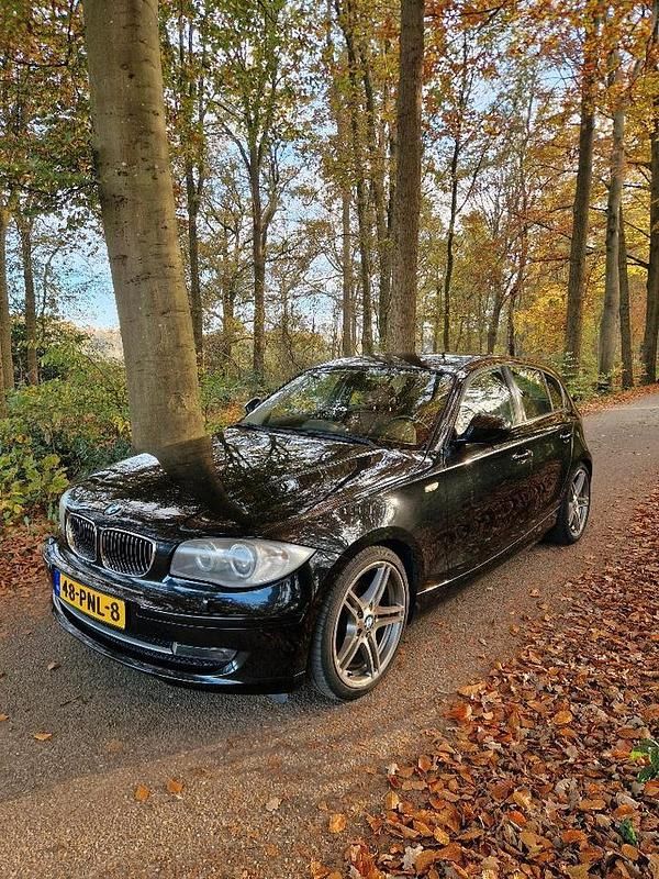 Zwart Gebruikt 2011 BMW 118 Hatchback | € 4.000 (Super prijs) - Afbeelding 1/4