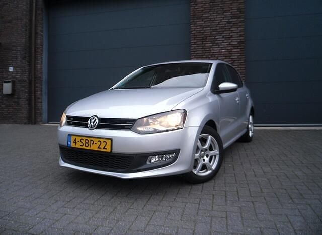 Grijs Gebruikt 2013 VW Polo Edition Hatchback | € 5.950 (Goede deal) - Afbeelding 1/4