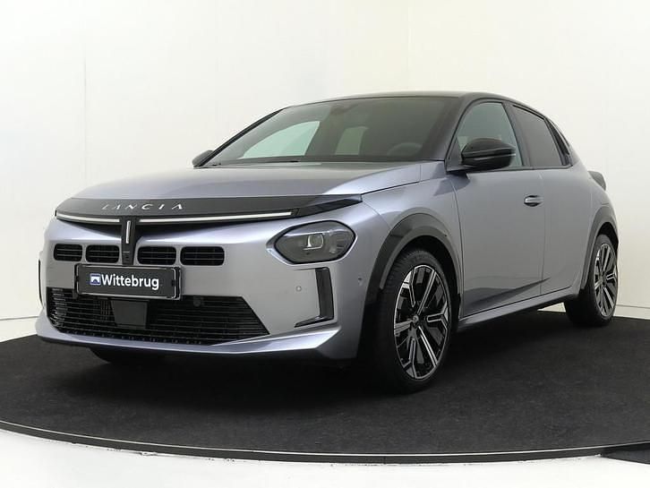 Grijs (metallic) Occasion 2024 Lancia Ypsilon Hatchback | € 25.725 (Eerlijke prijs) - Afbeelding 1/3