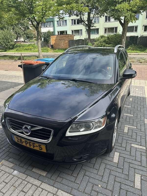 Zwart Gebruikt 2011 Volvo V50 Stationwagen | € 4.500 - Afbeelding 1/4