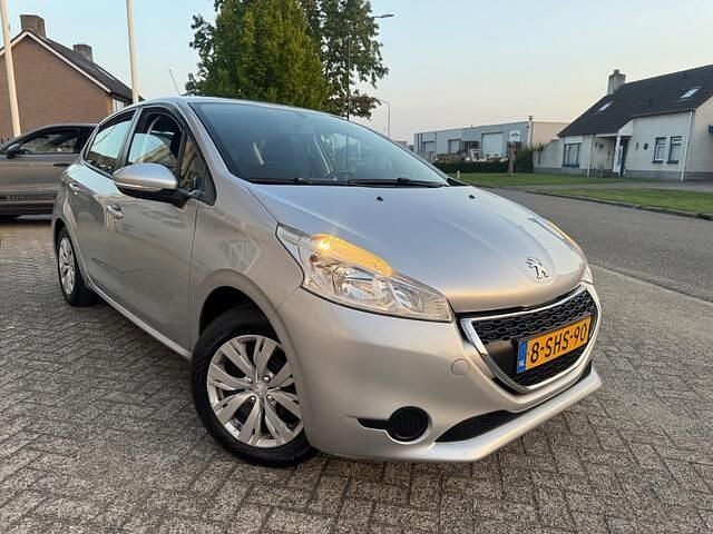 Grijs Gebruikt 2013 Peugeot 208 Active Hatchback | € 3.499 (Goede deal) - Afbeelding 1/4