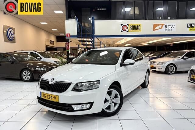 Wit (metallic) Occasion 2016 Skoda Octavia Ambition Hatchback | € 8.950 (Goede deal) - Afbeelding 1/4
