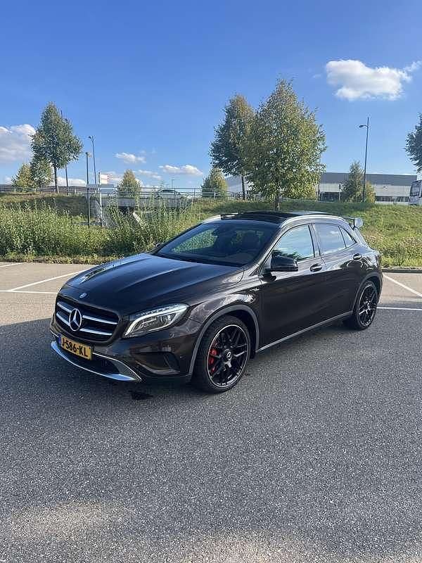 Bruin Occasion 2014 Mercedes GLA250 AMG SUV | € 15.950 (Iets duurder) - Afbeelding 1/4