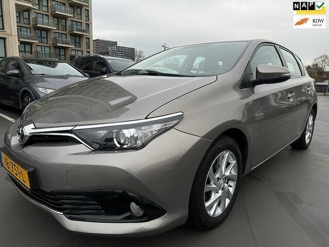 Bruin Gebruikt 2016 Toyota Auris Hatchback | € 14.950 (Goede deal) - Afbeelding 1/4