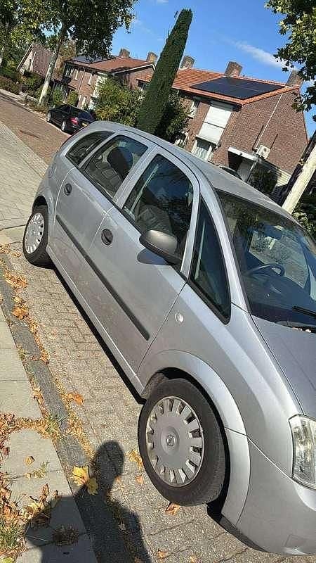 Grijs Occasion 2003 Opel Meriva Essentia MPV | € 850 (Goede deal) - Afbeelding 1/4