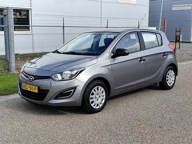 Grijs Gebruikt 2013 Hyundai i20 Hatchback | € 4.450 (Eerlijke prijs) - Afbeelding 1/4