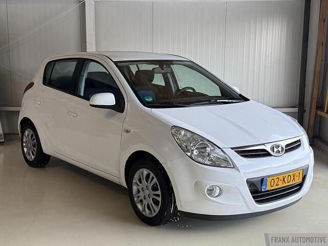 Wit Occasion 2009 Hyundai i20 Hatchback | € 3.995 (Eerlijke prijs) - Afbeelding 1/4